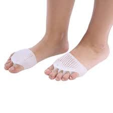 Man's abdominal finger spacer